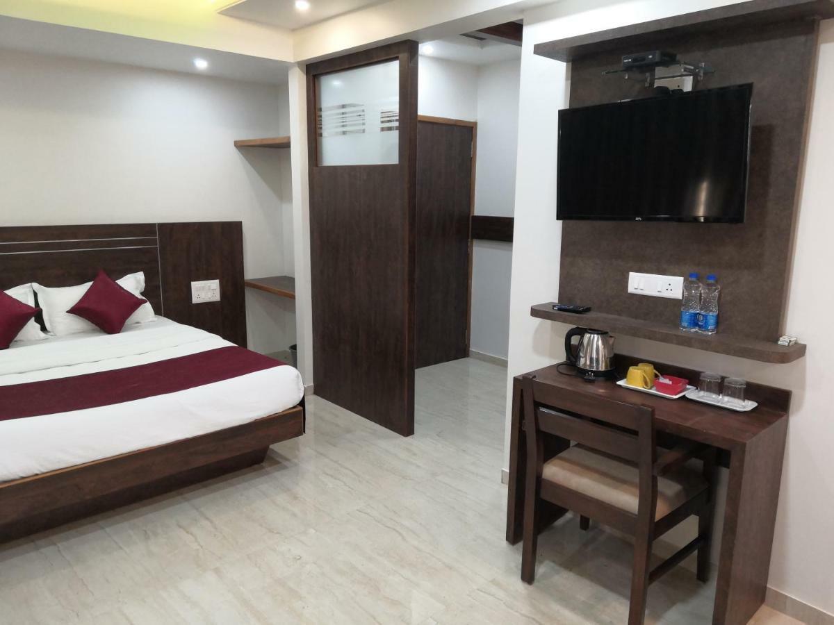 D' Manor Service Apartment Belgaum Buitenkant foto