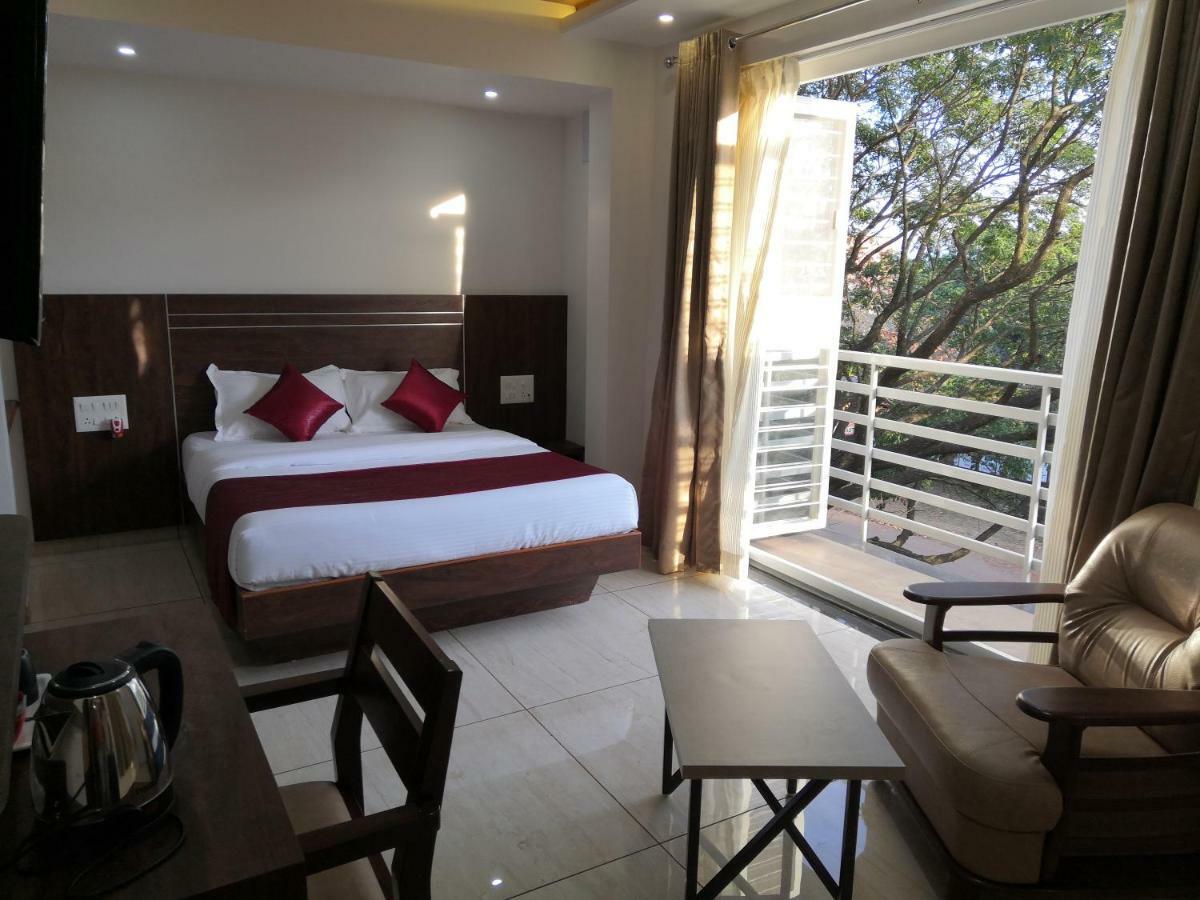 D' Manor Service Apartment Belgaum Buitenkant foto